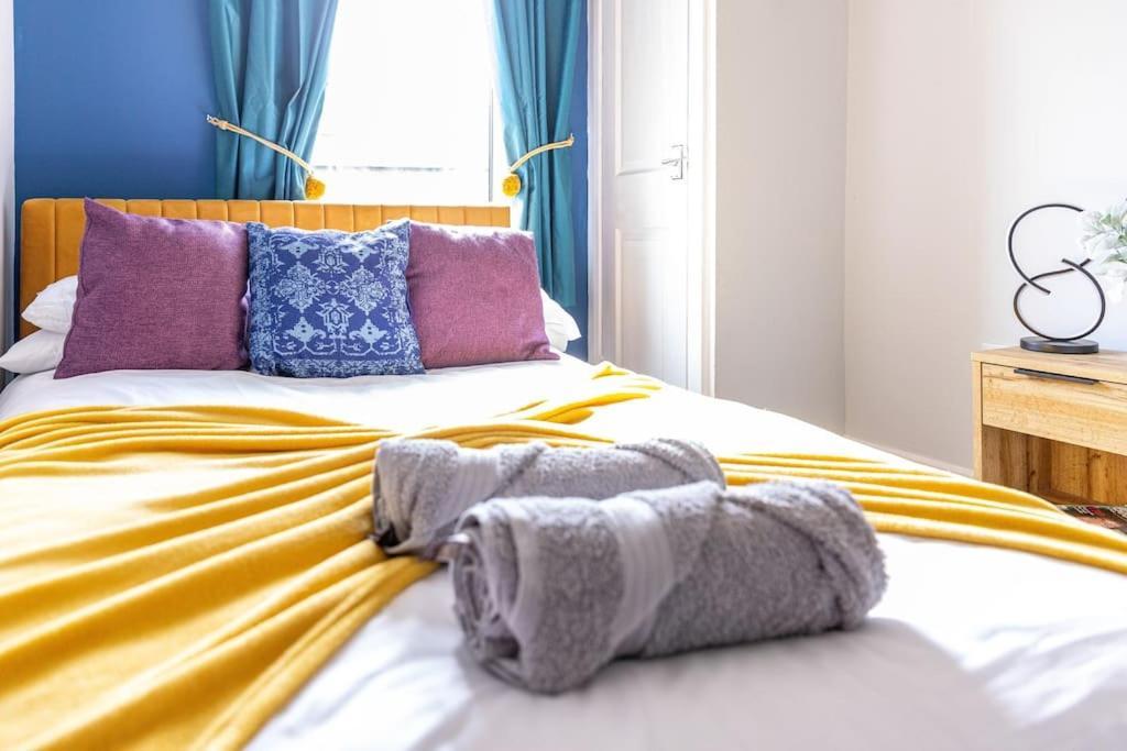 Glasswing Stays Liquorice Lodge Castleford Exterior foto