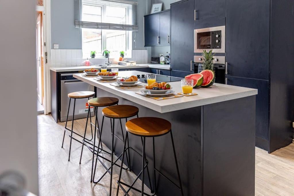 Glasswing Stays Liquorice Lodge Castleford Exterior foto